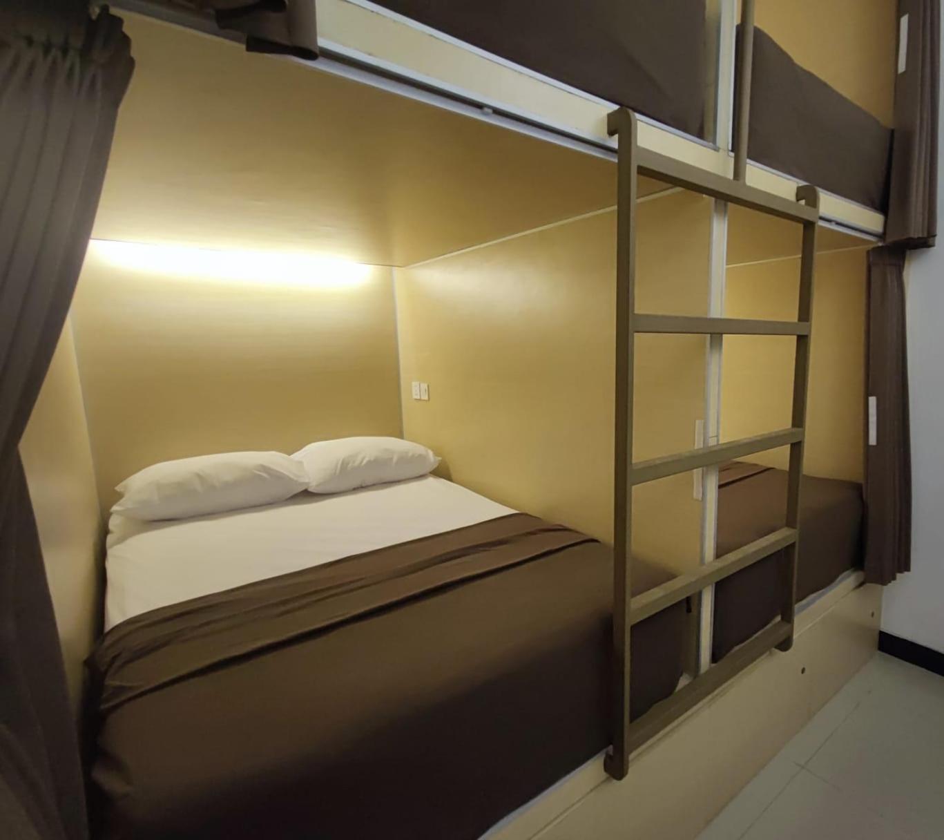 Fora Capsule Hostel Tuban Kuta Lombok Exterior foto